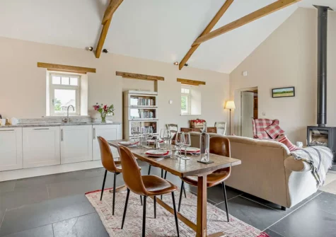 The kitchen & dining area at St Davids Bijou Retreat, Porthclais