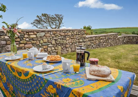 The alfresco dining area & garden at St Davids Bijou Retreat, Porthclais