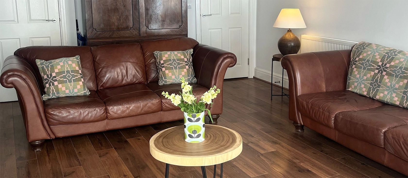 St Mary's Apartment is a beautifully presented flat in the heart of Tenby town centre. The property has an open-plan living area with views of the main street and Tudor Square, three comfortable bedrooms, and access to a peaceful communal courtyard.