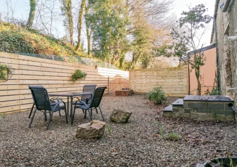 The gravelled courtyard at Stable Cottage, Templeton
