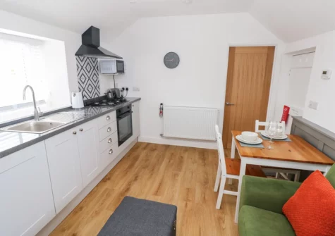 The kitchen & dining area at Star Cottage, Pentlepoir