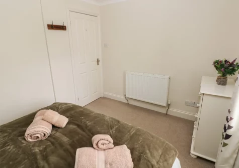 Bedroom #1 Stones Throw, Tenby