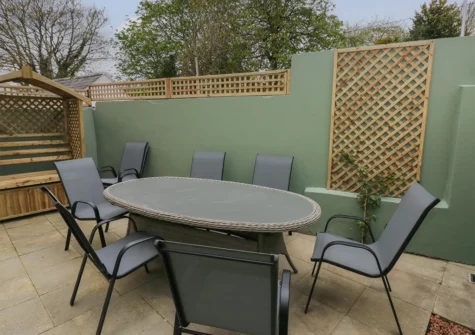 The courtyard & alfresco dining area at Stones Throw, Tenby