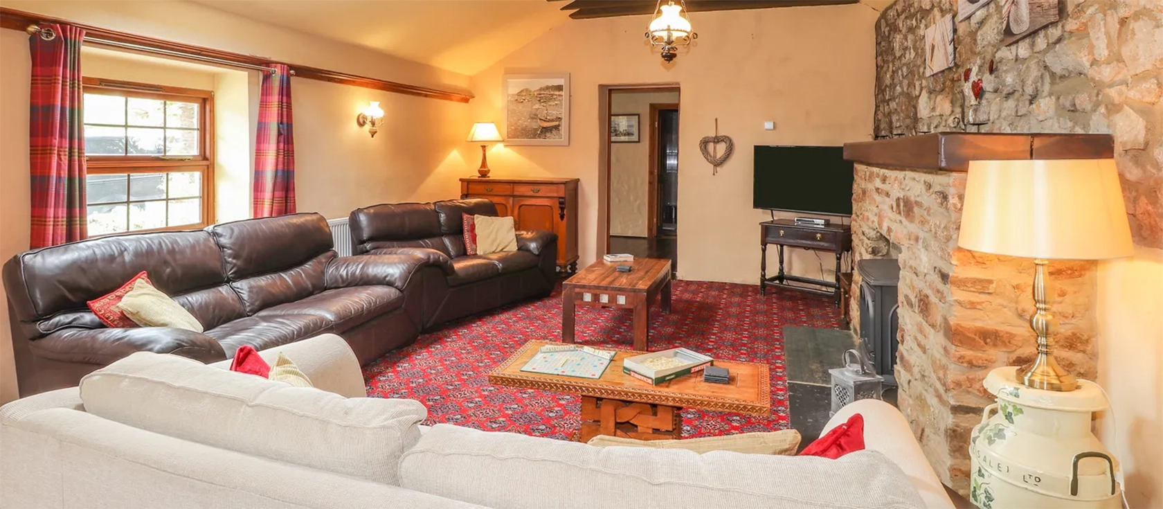 Stoney Cottage, Templeton is a charming stone cottage offering an inviting atmosphere for a family holiday. With three comfortable bedrooms, a well-equipped kitchen and a cosy open-plan living area, it's the perfect base for exploring Pembrokeshire.
