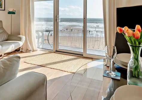 Strandways Court, Saundersfoot is a stylish beachfront apartment with panoramic sea views from its private balcony. Offering direct beach access & modern interiors, this coastal retreat sits moments from village amenities. It's perfect for couples.