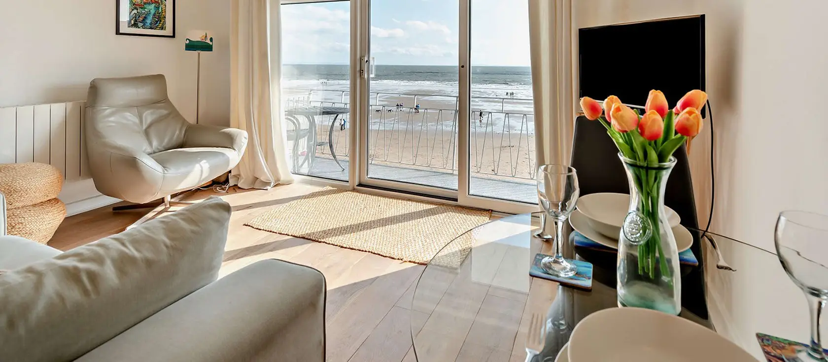 Strandways Court, Saundersfoot is a stylish beachfront apartment with panoramic sea views from its private balcony. Offering direct beach access & modern interiors, this coastal retreat sits moments from village amenities. It's perfect for couples.