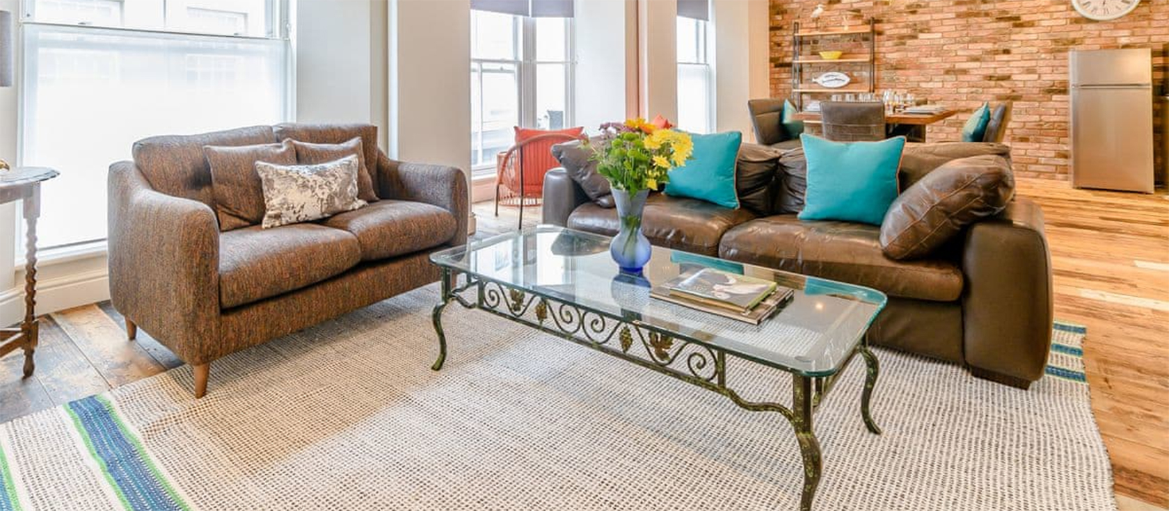 Summers, Tenby is a luxury townhouse apartment spread over four floors, with picture postcard coastal views over the Blue Flag winning North Beach. The apartment has been tastefully modernised while retaining original features.