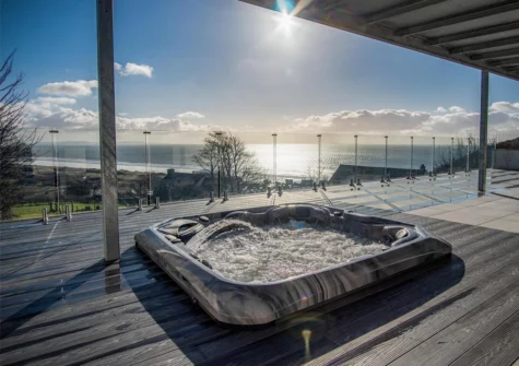 The hot tub at Sunrise, Pendine
