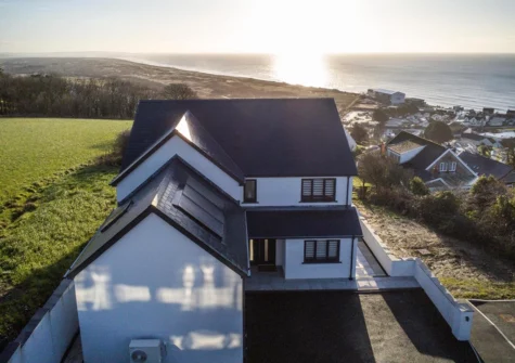 Outside Sunrise, Pendine