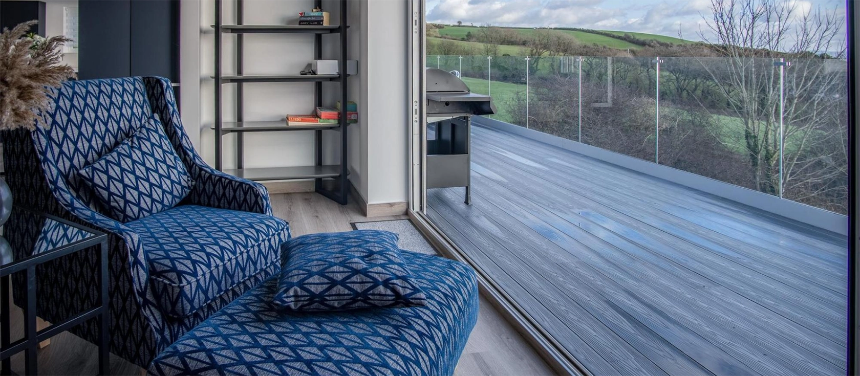 Sunrise, Pendine is a luxurious 5-bedroom house with stunning sea views, modern amenities, and balconies overlooking Pendine's golden sands. Close to Tenby with its historic walled town and harbour, & a few miles from Laugharne, home of Dylan Thomas.