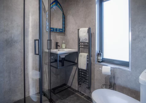 The bathroom at Tawny Lodge, Tiers Cross