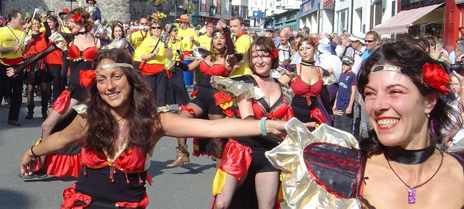 Tenby Arts Festival continues to provide an entertaining late summer program encompassing music, art, sand castle building, and all things artistic. This seaside event includes classic orchestral performances and jazz, Welsh choirs and soloists, sand sculptures and sambas and increasingly strong participation of writers and performing poets. Talks on many subjects, classic and jazz music, drama, and art workshops all contribute to a balanced and enjoyable week in Tenby each September.