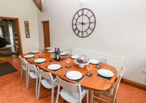The kitchen and dining area at The Barn at Harrolds Farm, Redberth