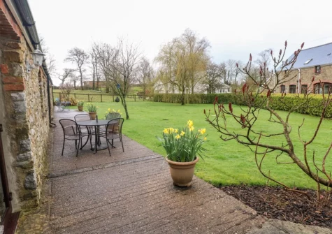 The rear patio & garden at The Barn at Harrolds Farm, Redberth
