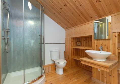 Bedroom #1 en-suite at The Bluebell, Penally