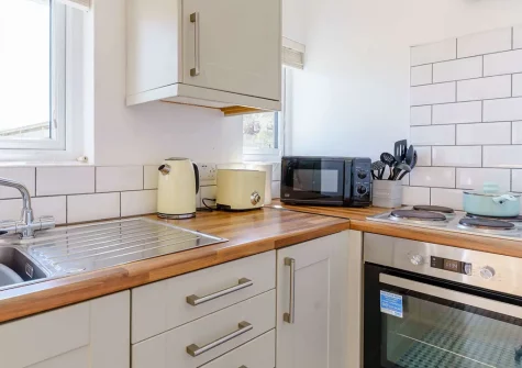 The kitchen at The Cwtch, SaundersfootThe Cwtch, Saundersfoot