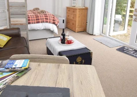 The Cwtch, Saundersfoot is a beautifully refurbished studio cottage with contemporary interiors and a secluded garden. Just moments from Glen Beach and coastal paths, this romantic retreat offers the perfect blend of comfort and seaside charm.