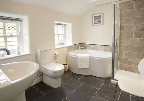 The bathroom at The Dairy, Dinas