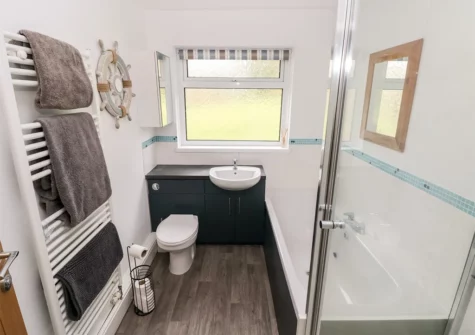 The bathroom at The Dingle, Stepaside