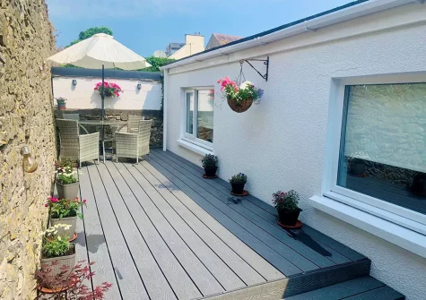 The decked patio & alfresco dining area at The Edge, Tenby