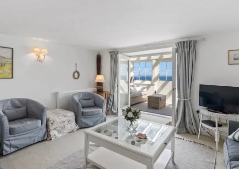 The living room at The Farmhouse at East Hook, Morales Peninsula