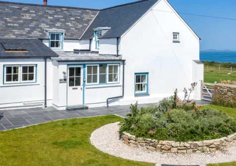 The garden at The Farmhouse at East Hook, Morales Peninsula