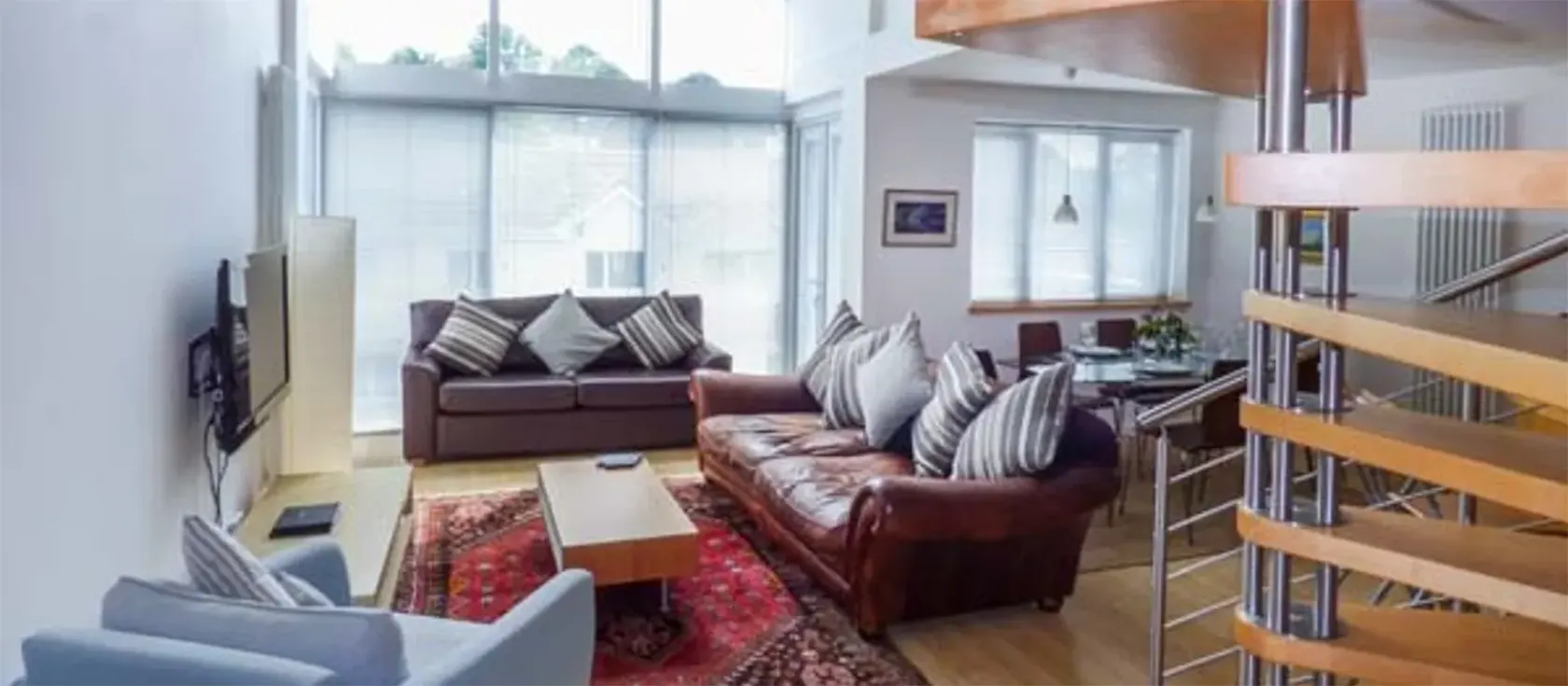 The Gallery, Tenby, is a stylish two-storey apartment with a furnished balcony. This flat has two double bedrooms - one can be a twin on request - and has two bathrooms making it ideal for families, friends or couples. It also has private parking.