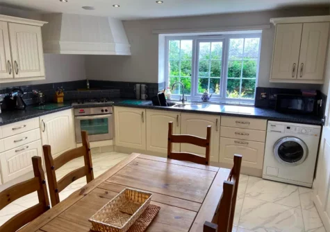 The kitchen & dining area at The Granary, Kilgetty