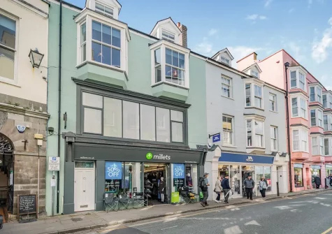 The Hive, Tenby is an ideal central base for exploring Tenby and everything the town has to offer