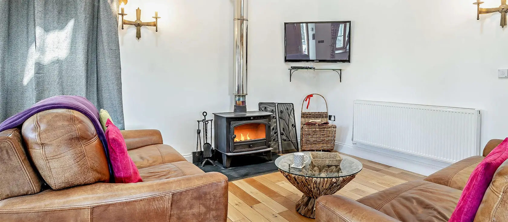 The Lodge at Brynbanc, Lampeter Velfrey is a charming one-bedroom barn conversion blending rustic charm with modern luxury, ideal for a romantic getaway. It's a short drive away from stunning beaches, towns, historic castles, and local attractions.