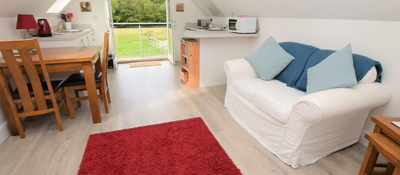 The Loft At Minnis, Cresselly is a beautifully converted one-bedroom barn, providing a cosy retreat in Pembrokeshire countryside. Ideal for a couple's getaway, it's an ideal base to explore the nearby Pembrokeshire coast close to numerous beaches.