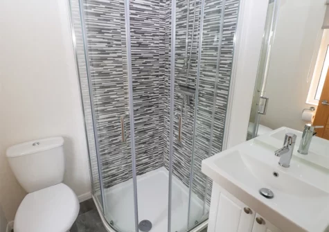 Bedroom #1 en-suite at The Lookout, Heritage Park, Stepaside