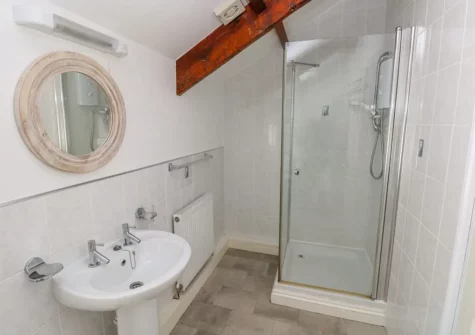 The bathroom at The Old Brewery, Saundersfoot