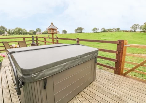 The hot tub at The Old Farm Shop, Bethesda