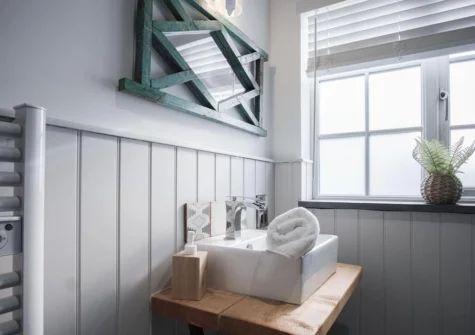 Bedroom #2 en-suite at The Old Spa, Stepaside