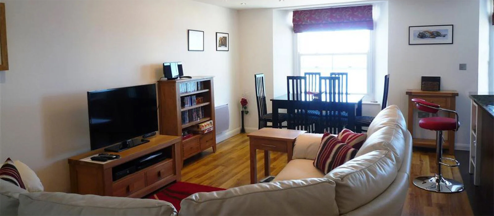 The Penthouse, Tenby is a duplex apartment in a listed building with breathtaking beach / sea views from open-plan living area & amp; balcony. Garage parking and lift, three comfortable bedrooms two ensuite) to sleep six. Prime location close to beach & old town.