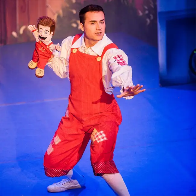 Top 10 things to do in Wales in December - She's behind you