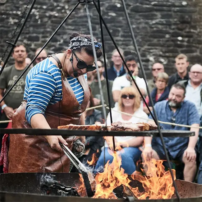 Top 10 things to do in Wales in September - Eat local