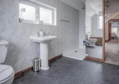 The bathroom at Tucking Mill, Stepaside