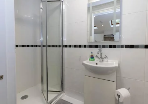 The shower room at Ty Carreg, Tenby