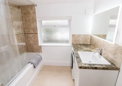 The bathroom at Ty Cwtch, Tenby