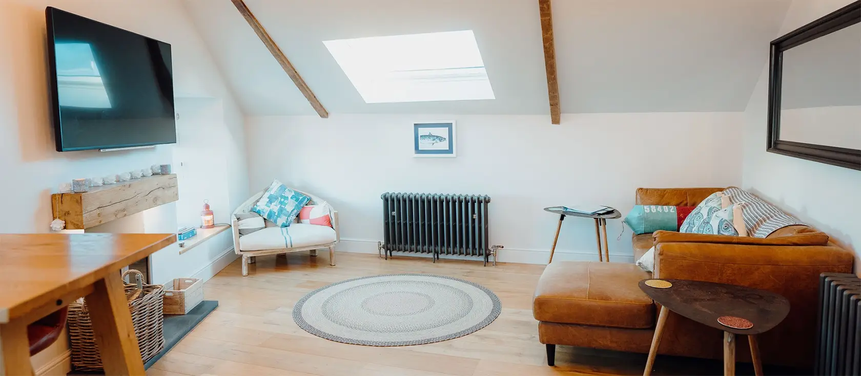 Ty Olwen, Tenby is a cosy one-bedroom apartment perfect for couples, with a private outdoor space, modern amenities, and close to local attractions. Explore the South Beach and North Beach, offering golden sands for relaxation or seaside strolls.