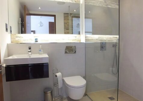 Bedroom #1 en-suite at Ty Traeth, Tenby