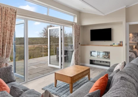 Valley View Lodge, Penally Grange, Tenby is a luxury lodge with a hot tub, offering high-end accommodation in a peaceful village location. It's just a short walk from Tenby's award-winning South Beach and a quick drive to Saundersfoot and Narberth.