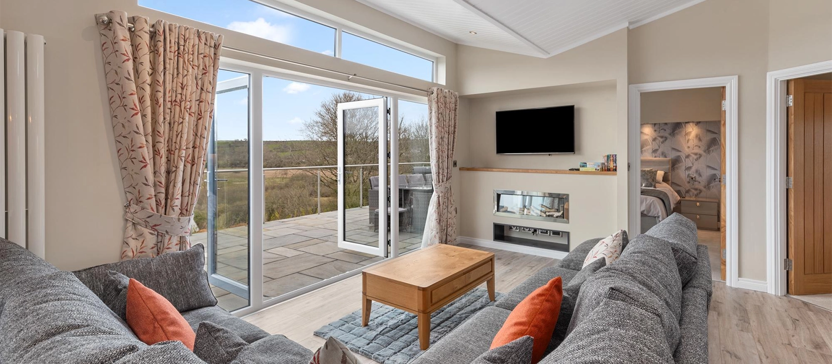 Valley View Lodge, Penally Grange, Tenby is a luxury lodge with a hot tub, offering high-end accommodation in a peaceful village location. It's just a short walk from Tenby's award-winning South Beach and a quick drive to Saundersfoot and Narberth.