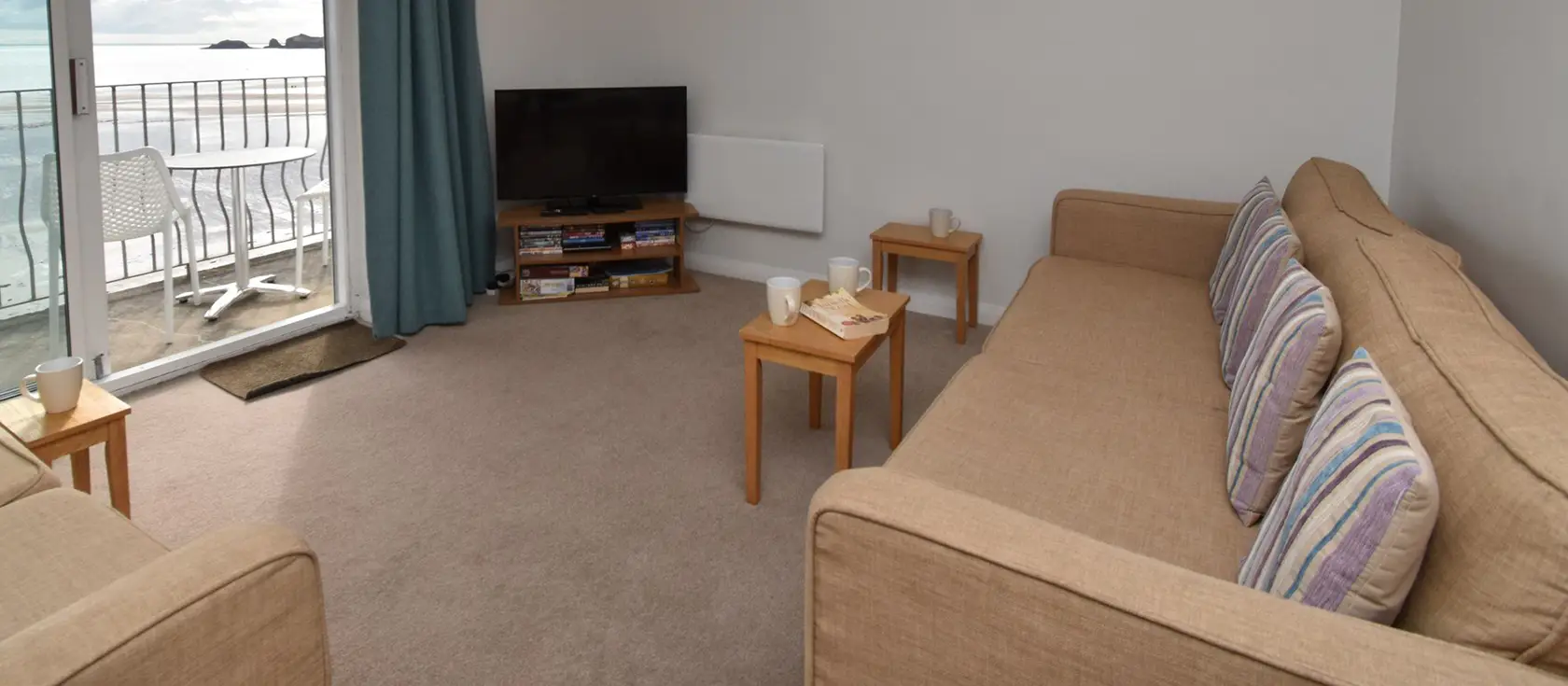 Waters Edge 14, Saundersfoot is a spacious third-floor apartment with great beach views and a private balcony. Just steps from golden sands and village amenities, this two-bedroom haven offers coastal charm and modern comfort for families & couples.