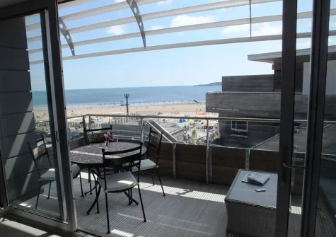 The balcony & alfresco dining area at Waters Edge 15, Tenby
