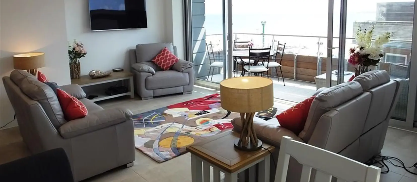 Waters Edge 15, Tenby is a stylish beachfront apartment with contemporary furnishings & stunning sea views from its private balcony. Just steps from beautiful beaches and Tenby's attractions, it offers the perfect blend of comfort and coastal charm.