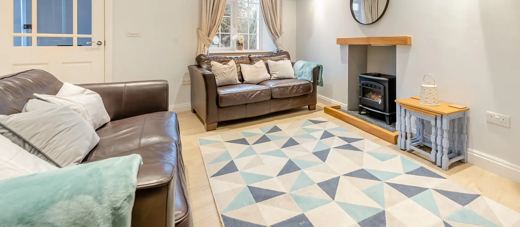 Worcester Cottage, Tenby is a splendid Nash-designed historic property blending 1800s character with modern comforts. Featuring a balcony and contemporary amenities just minutes from Tenby's beaches - perfect for families seeking coastal charm.