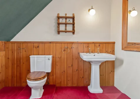 The bathroom at Worthy House, Saint Florence